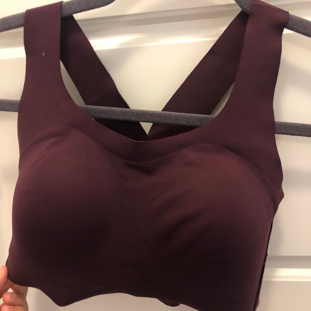 NWT 32B sports bra